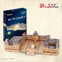Le Cube с лампой трехмерной головоломки, французский париж Лувр и Конгресс Белого дворца свободный богиня творческий творческий запах
