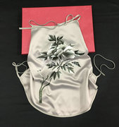 Tô châu thêu lụa silk close-fitting ladies đồ lót hoa mẫu đơn handmade thêu lụa tạp dề ở nước ngoài quà tặng