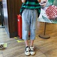 Quần áo trẻ em Kevin 2019 hè mới phiên bản Hàn Quốc của bé trai khoe lỗ quần jeans cạp cao quần âu - Quần jean quần ống rộng trẻ em