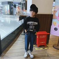 Quần áo trẻ em Kevin 2019 mùa thu mới cho bé trai phiên bản Hàn Quốc in chữ áo thun dài tay cổ tròn sơ mi hoang dã - Áo thun thời trang bé trai