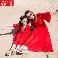 Mẹ và con gái mùa hè tay áo kèn tay áo đỏ phóng túng bãi biển giảm béo kỳ nghỉ bãi biển ăn mặc cha mẹ con béo mẹ thủy triều - Trang phục dành cho cha mẹ và con áo nỉ hoodie có mũ 