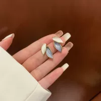 Пара игл из серебра 925 пробы.