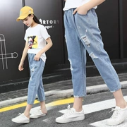 Cô gái cao bồi quần 2018 mới thời trang Hàn Quốc phụ nữ lớn trẻ em 12-15 tuổi 9 mùa hè lỗ bảy quần phần mỏng