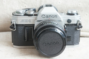 98 new American Canon AE-1 + 50 1.8 bộ của túi máy ảnh phim Shun Feng để gửi pin