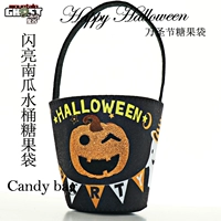 Черная тыквенная рука поднятая конфетка