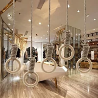 Высокая деревянная древесина Большой круг ретро старый магазин одежды магазин одежды