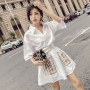 2018 mùa thu mới Hàn Quốc khí ve áo năm điểm tay áo với eo túi thêu Một từ váy váy nữ