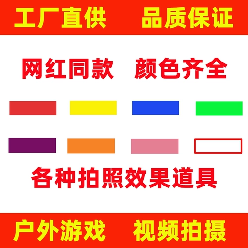 Цветная рука фотография с красочным порошком кукурузного крахма