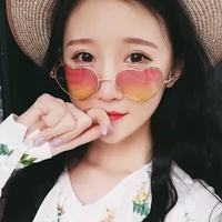 Hàn Quốc mềm mại em gái retro màu nắng tình yêu trái tim đào kính mát cô gái mềm mại trong suốt kính râm hình trái tim kính chanel