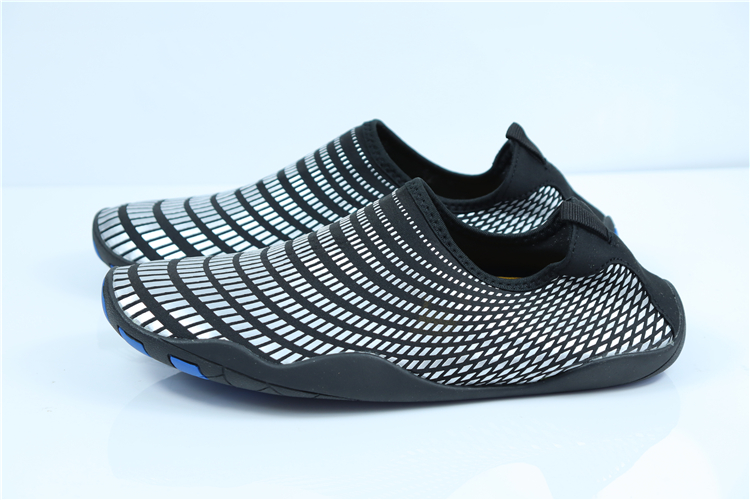 Dark GreyBroken code Pick up the leak Running shoes Upstream shoes Parenting outdoors Barefoot Running shoes Quick drying Wading Hiking shoes lovers Diving shoes