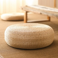 Японская стиль татами футон, медитация, поклонение подушкам Будды, на коленях поклонялась подушке на доме