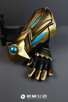 taobao agent Mechanical Union League of Legends Izorier COS props EZ hand armor lol Izorier cos prop