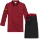 Бордовый лонгслив, черный фартук