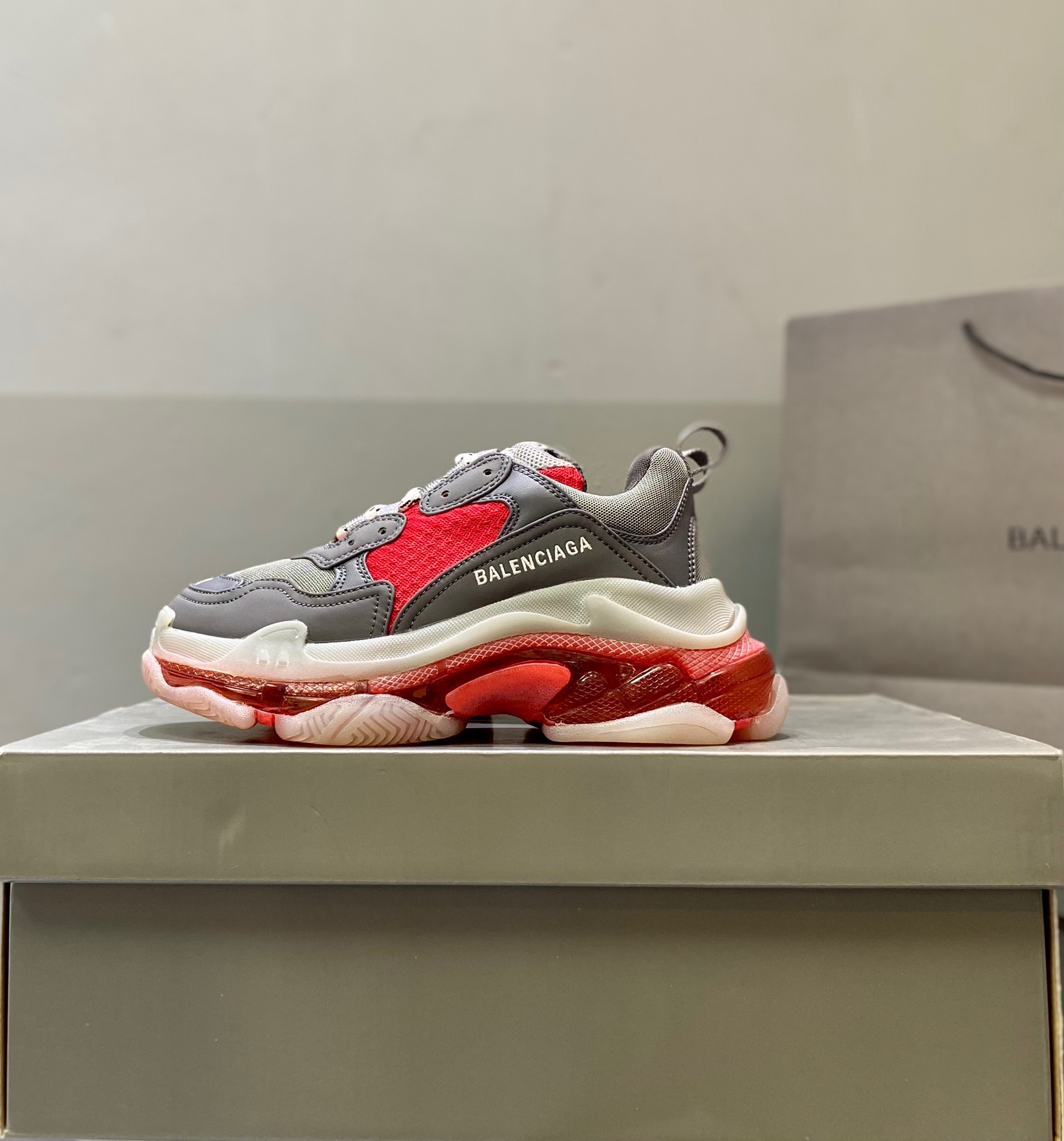 Greyish Red Crystal BottomParis Triple s Daddy shoes Make old Retro gym shoes combination air cushion Crystal bottom Home B leisure time men and women shoes