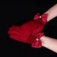 Бархатная красная перчатка