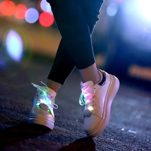 Giáng sinh LED Nylon Glowing Flash Khuyến Mãi Sáng Ren Nhảy Múa Đêm Chạy Thể Thao Đồ Chơi An Toàn Đèn dây giày nhiều màu
