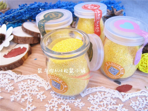 Маленькие витринные элементы следов белки меда ежа, морская свинка, молот и другие домашние животные, применимые к добавкам минералов