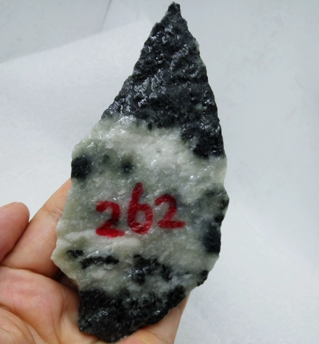 Натуральная природная руда из нефрита, украшение в руку, 262 грамм