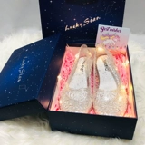 Хрустящие ботинки Золушка Отправить подругу подругу Qi yi Six One Spring Sisters Студент Песчаная резьба Маленькая принцесса подарка на день рождения