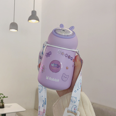 taobao agent Brand cute small fresh handheld children's water bottle, simple and elegant design