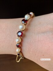 Украшения на руку 英国伦敦全金标古董天然石榴石海养珍珠9k黄金镂雕花皇冠厚重手镯