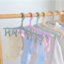 Hộ gia đình khóa gió móc áo đa chức năng sấy nhựa không dấu vết vớ mặt trời giá nhỏ miếng quần áo vớ giá phơi 8 clip - Hệ thống giá giặt lăn bụi