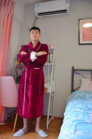 1819 винный красный человек