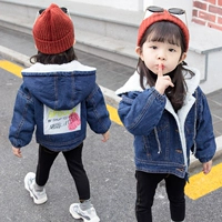 Áo khoác bé gái nhung nhung 2018 phiên bản Hàn Quốc mới cho bé Bộ quần áo denim mùa thu và đông cho bé 3-4 tuổi 5 thủy triều áo phao mùa đông bé trai