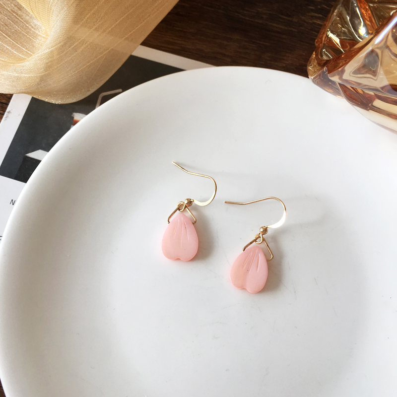 YellowSpecial Offer feedback temperament Spring and summer new pattern love Pearl Earrings Sweet Versatile Earrings Collection girl Ear Studs Ear clip