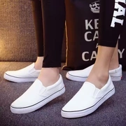 Phiên bản Hàn Quốc của đôi giày vải đen trắng cổ điển dành cho sinh viên