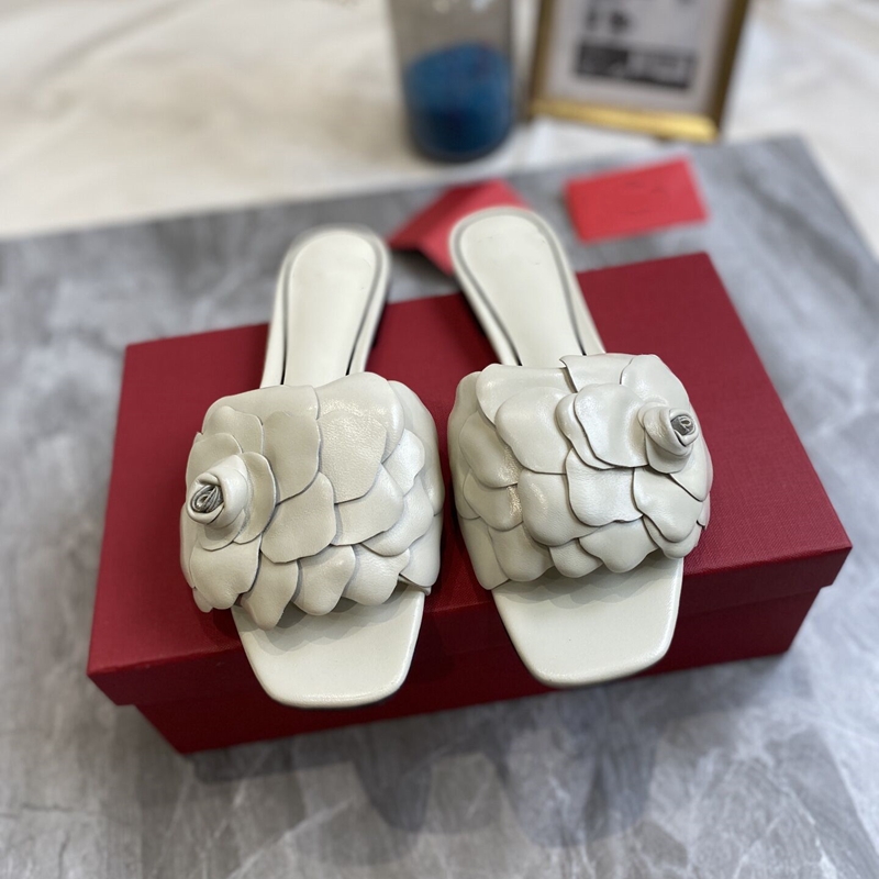White2021 summer new pattern V family flower Flat bottom sandals  female genuine leather Wear out fashion Shallow mouth bow Flip flop tide