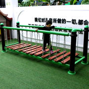 Mẫu giáo dangqiao phòng trẻ em ngoài trời đồ chơi thể thao thiết bị leo núi Network Qiuqian kết hợp các phương tiện chơi làm xích đu bằng lốp xe