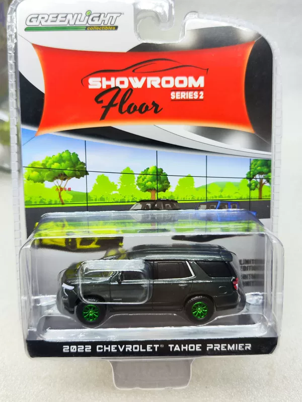 Зеленый Свет 1:64 2022 Chevrolet TAHOE Premier - Evergreen Gray Metal Green Machine Edition