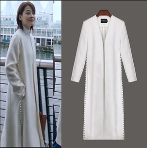 Đi cùng mẹ Li Na Mei Ting sao với cùng một đoạn trắng đính cườm ngã ba V-cổ áo len dài áo đầu mùa thu áo măng tô nữ dáng dài