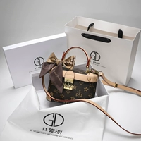 Старый цветочный абрикос