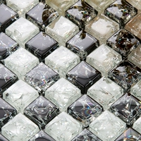 Ледяная трещина черно -белая