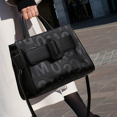 Клетка питомца автомобилей 香港女士包包2024新款斜挎包女大容量时尚韩版单肩手提小方包百搭