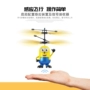 Người đàn ông nhỏ màu vàng sạc máy bay cảm ứng máy bay điều khiển từ xa mini treo máy bay búp bê em bé