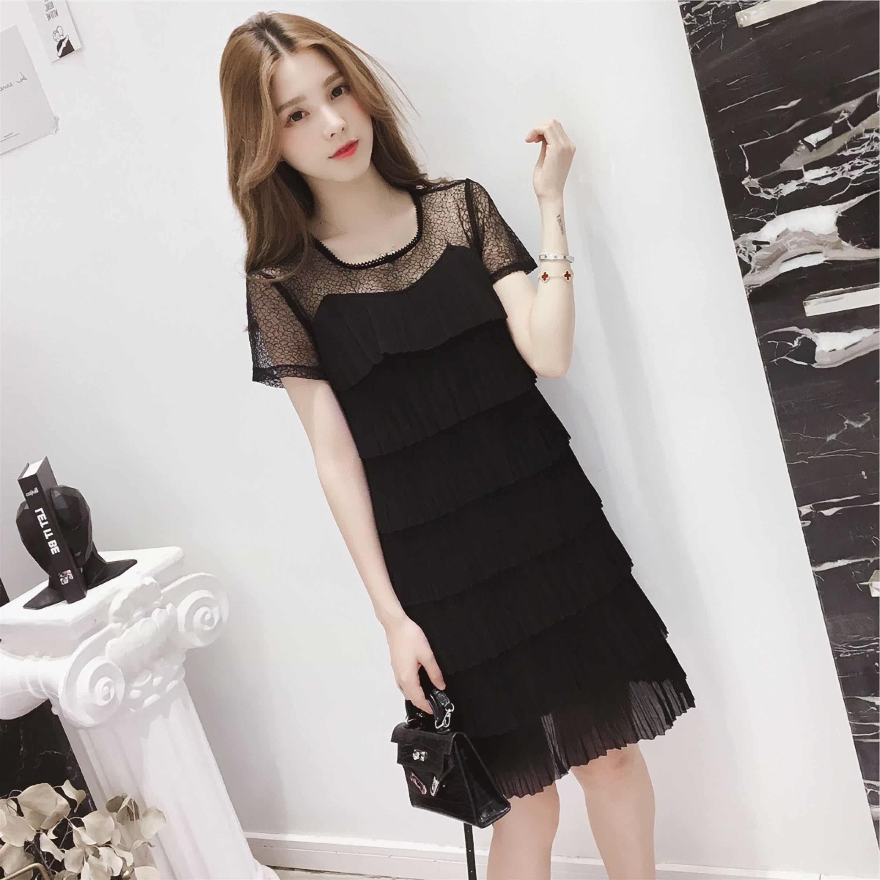 胖mm大码2018夏新款中长款蕾丝拼接百褶冷淡风少女连衣裙