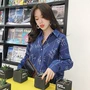 2018 mùa xuân mới của Hàn Quốc phiên bản của chi linh hoạt ve áo letter in sọc dọc lỏng áo sơ mi dài tay áo 	áo sơ mi nữ dài tay màu đen	