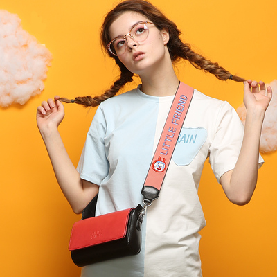 萝拉原创设计师红色重工刺绣宽肩带带斜挎包小方包小包单肩包女包