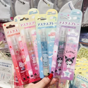 Spot Japan Kitty Melody Kuromi Kuromi Mask с освежающим успокаивающим аэрозольным дышащим, а не душным