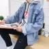 Denim jacket nam Hàn Quốc phiên bản của xu hướng 2018 lỗ những người yêu thích áo khoác lỏng đẹp trai sinh viên bf gió mùa xuân và mùa thu bên ngoài quần áo ao khoac nam Áo khoác