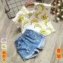 Bộ đồ trẻ em mùa hè 2018 phiên bản mới của Hàn Quốc áo thun chuối tay trái dâu tây + quần short denim hai mảnh thời trang bé gái