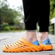 Người đàn ông mới của Hàn Quốc thể thao thế hệ thứ hai giày bãi biển giày lỗ giày nam mùa hè trọng lượng nhẹ trượt kích thước lớn dép dép dép crocs nam Sandal
