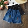 2018 mùa hè mới cô gái quần short denim mặc quần áo trẻ em trong trẻ em trẻ em Hàn Quốc cô gái bé gái nóng quần quần jean bé gái xuân hè