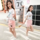 Cô gái quần short denim 2018 mùa hè mới thời trang Hàn Quốc lỗ trắng quần trong các trẻ em lớn tóc hoang dã quần nóng quần sooc bò bé gái Quần jean