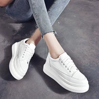 Универсальная высокая белая обувь на платформе, тренд сезона, популярно в интернете