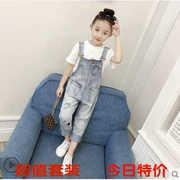 Bộ đồ nữ mùa hè 2019 cho trẻ em nước ngoài mới Quần áo ngắn tay áo thun lỗ denim hai mảnh - Quần jean