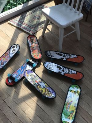 taobao agent Skateboard, props, doll with accessories, 4 pieces